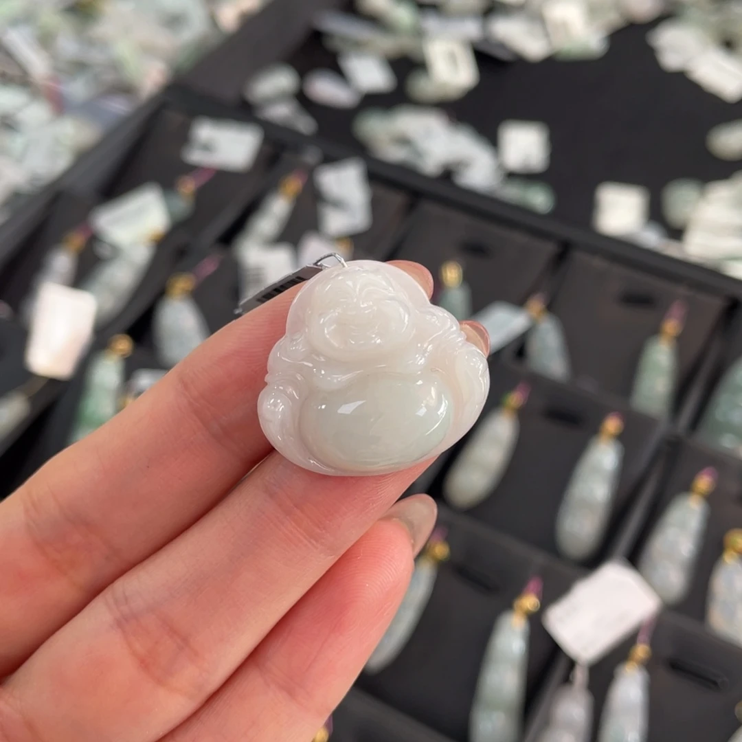 翡翠颈饰未镶嵌佛公