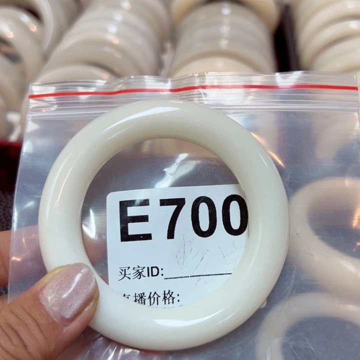 无非金属小*佘太翠石英岩