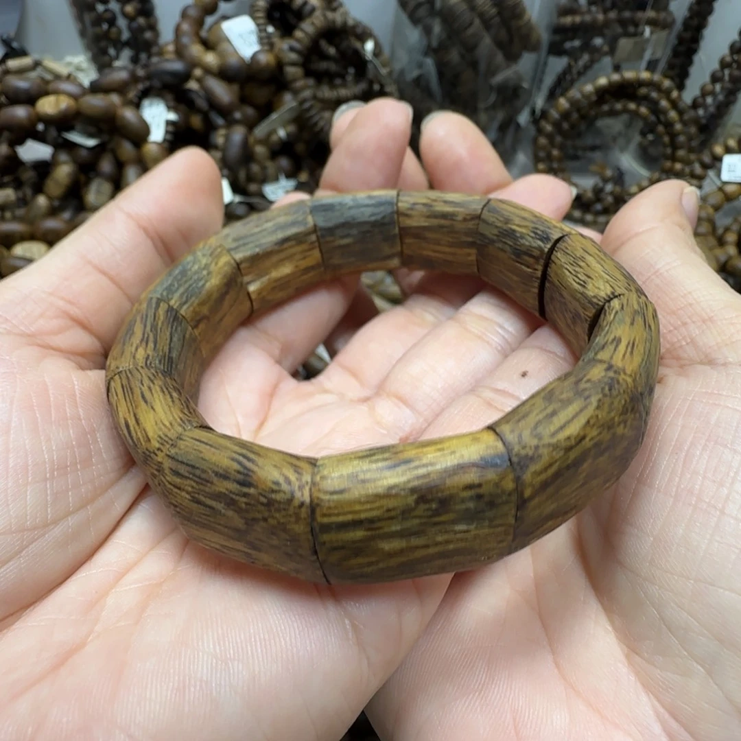 沉香手串乌身多样性发货一条卡17-19克