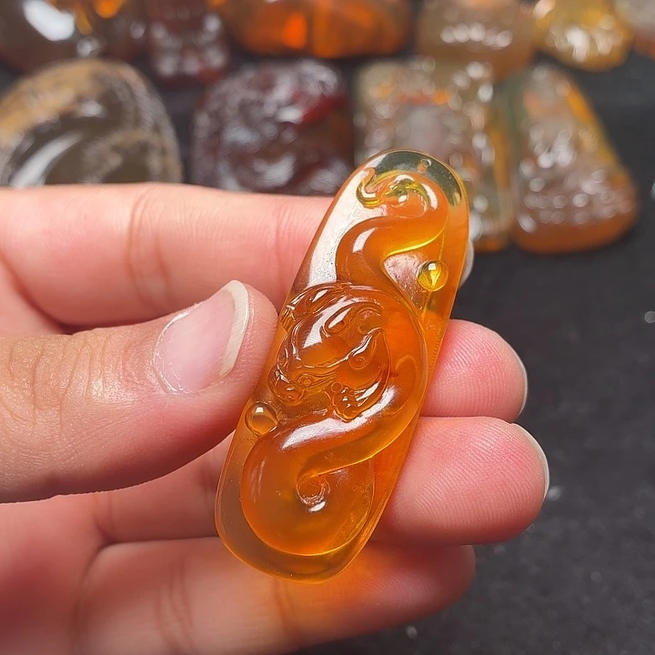 琥珀未镶嵌颈饰131