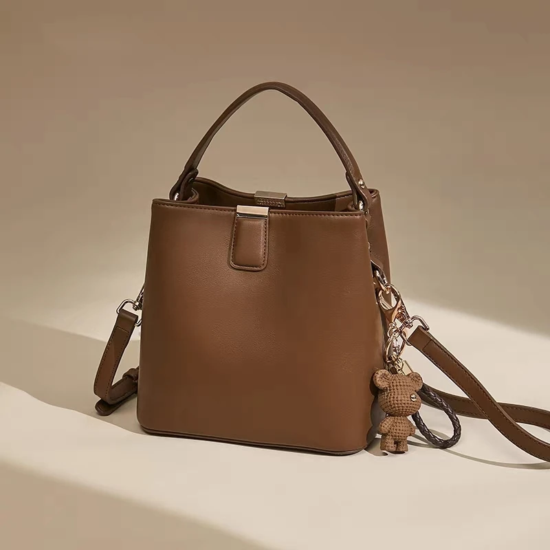 高级感水桶包包2025新款时尚单肩女包百搭秋冬斜挎包百搭手提女包