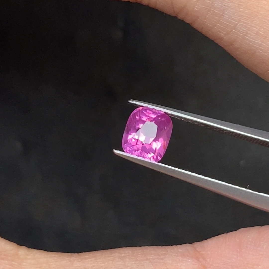 裸石尖晶石1.27ct 马亨盖