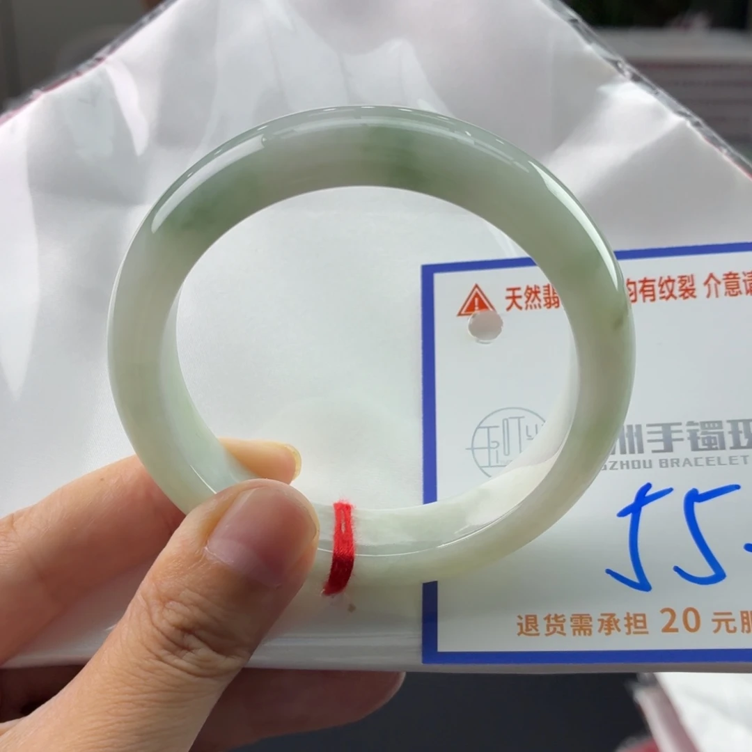 翡翠手镯未镶嵌翡翠手镯