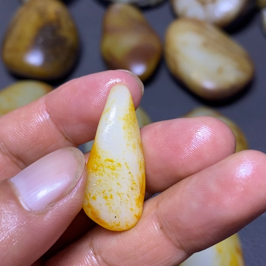 未镶嵌和田玉（糖玉）挂件