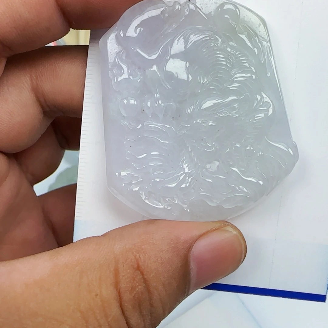 翡翠未镶嵌颈饰，
