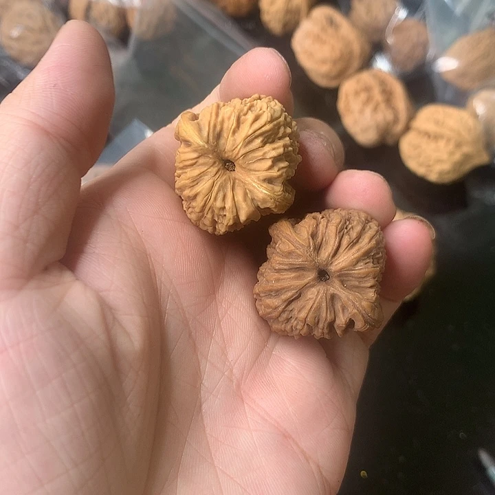 文玩核桃吊坠有色差