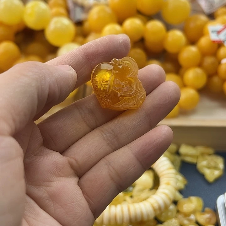 未镶嵌琥珀珠宝奇石