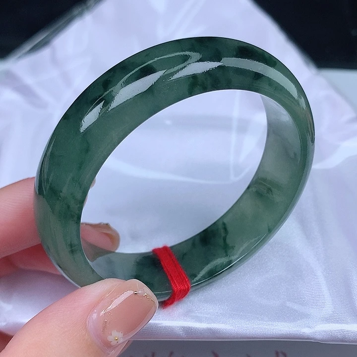 翡翠手镯未镶嵌天然