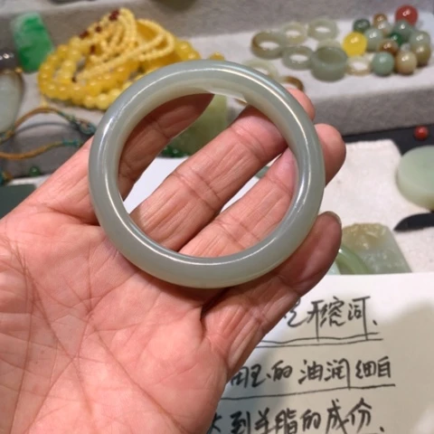 颈饰未镶嵌和田玉闫*芳