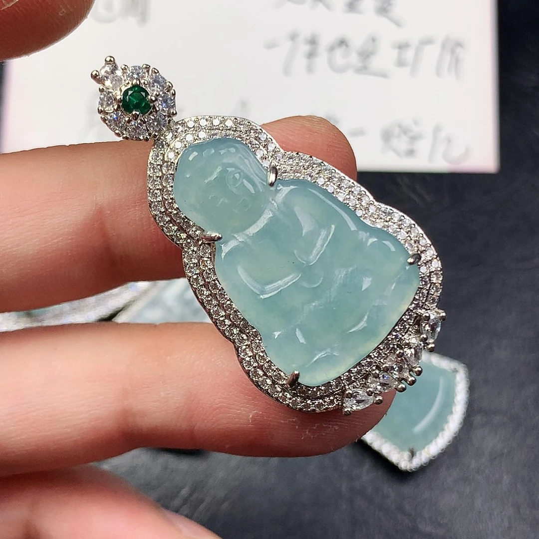 翡翠未镶嵌颈饰观音