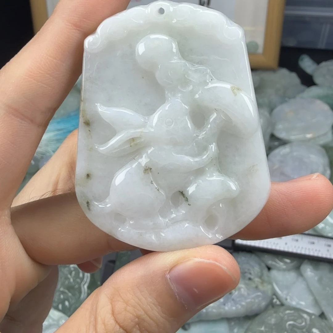 翡翠挂件未镶嵌翡翠