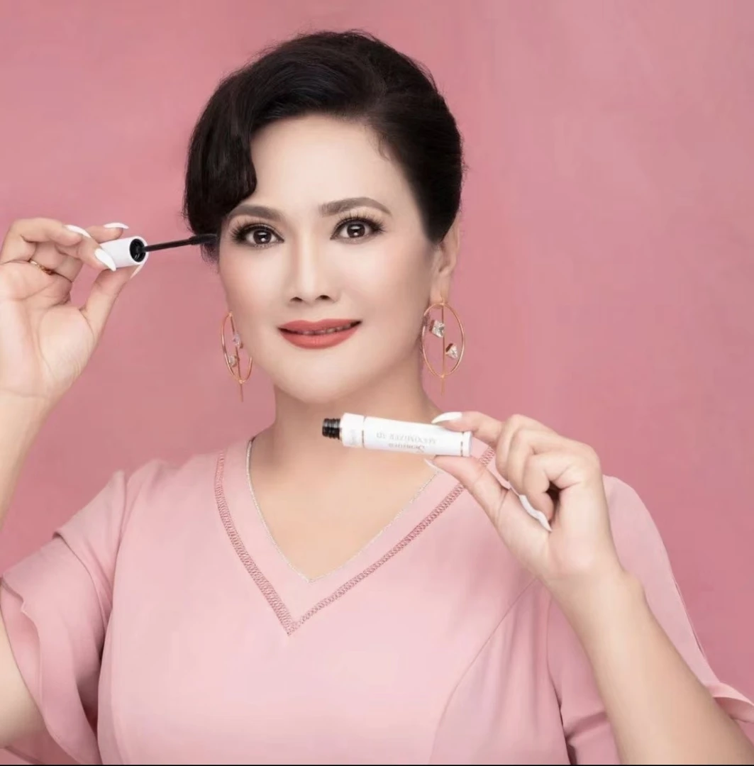 女生必备化妆品日常生活化妆品大容量化妆品 绅肤揽浓卷睫毛膏