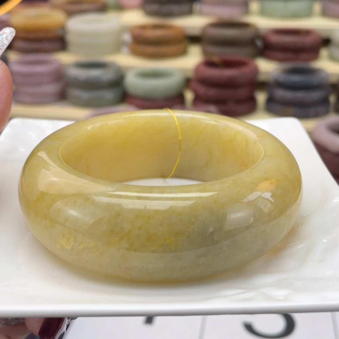 【闪购商品】石英质玉手镯未镶嵌秋**阳