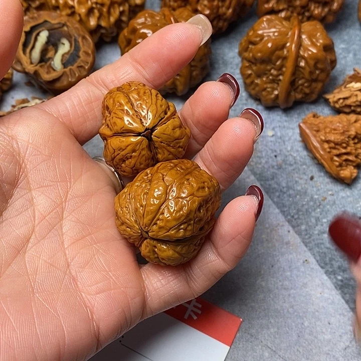 李***蛋把件文玩核桃三棱