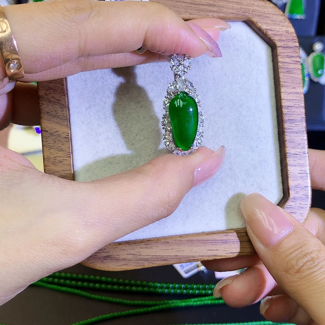 翡翠颈饰银S925镶嵌天然翡翠福瓜