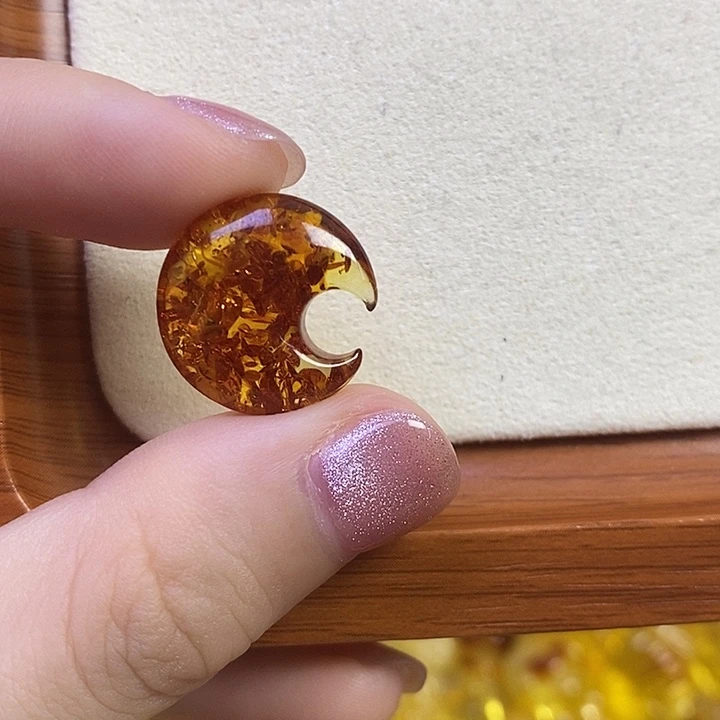 吊坠橄榄核花珀月亮