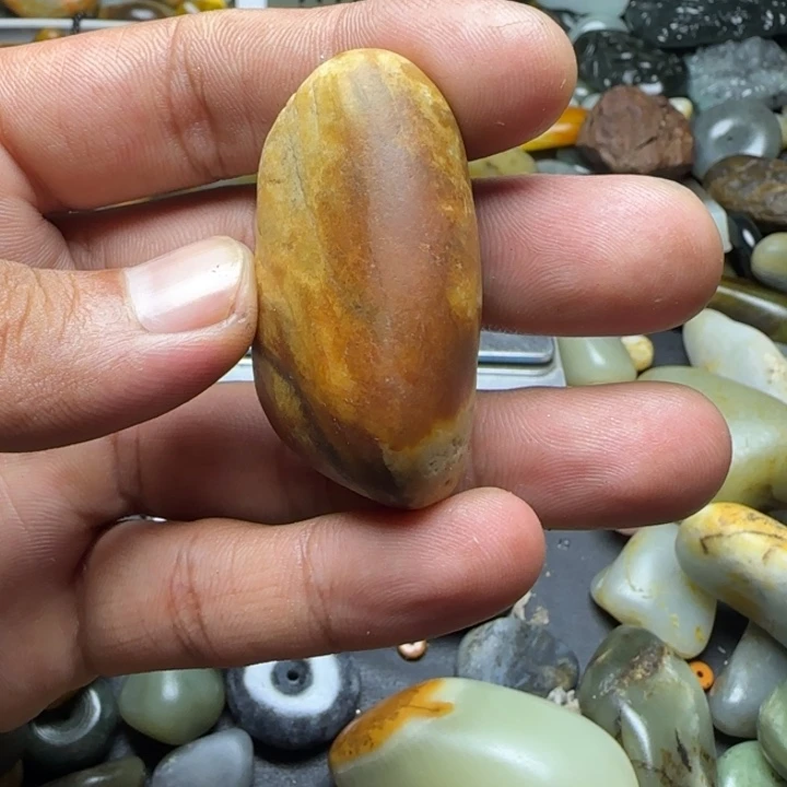 颈饰未镶嵌和田玉（子料）