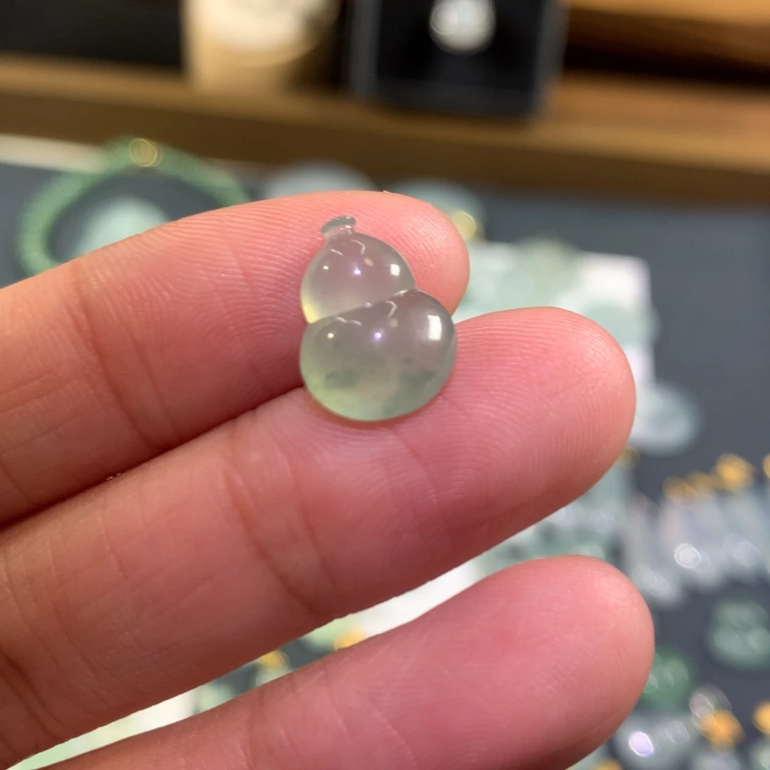 翡翠未镶嵌颈饰冰飘花葫芦