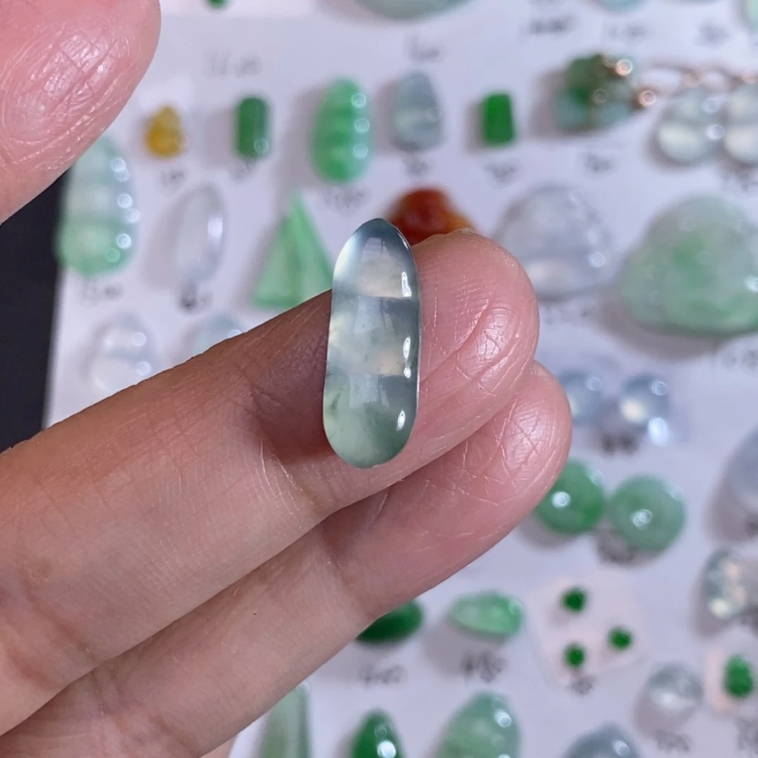翡翠裸石飘彩福豆