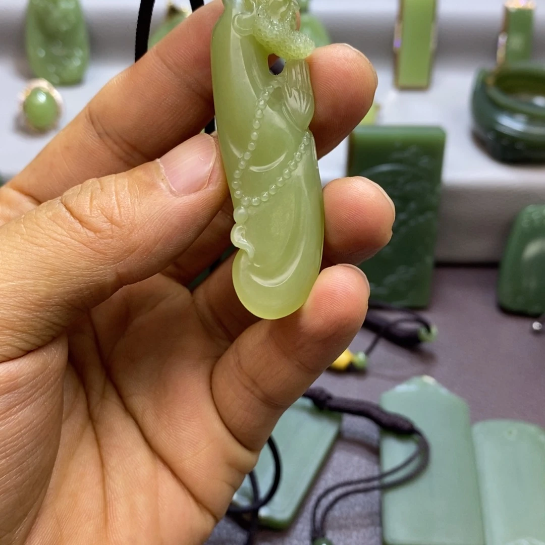 岫岩老玉（透闪石质玉）未镶嵌挂件一***袋
