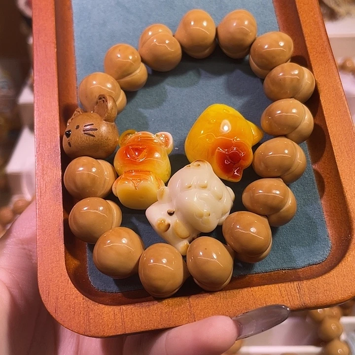 宁***儿吊坠猴头核桃奶油屁桃手持