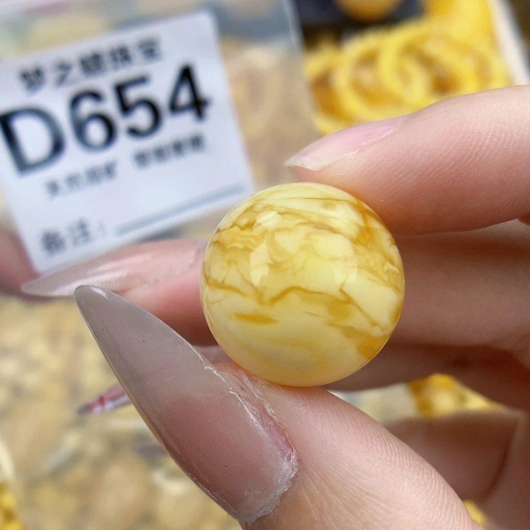 未镶嵌琥珀珠宝奇石18