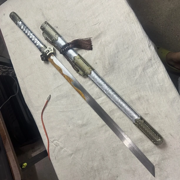 2657 龙泉昊天宝剑一体刀剑高猛钢未开刃