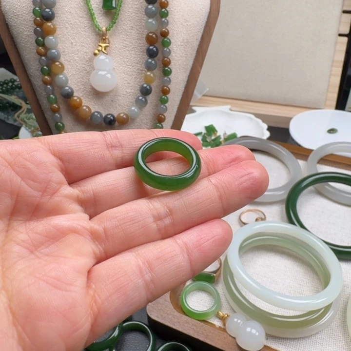 我***哦和田玉（碧玉）未镶嵌颈饰