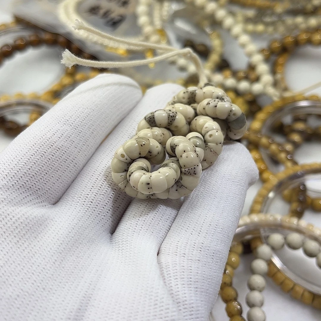 吊坠星月菩提玉化大肠