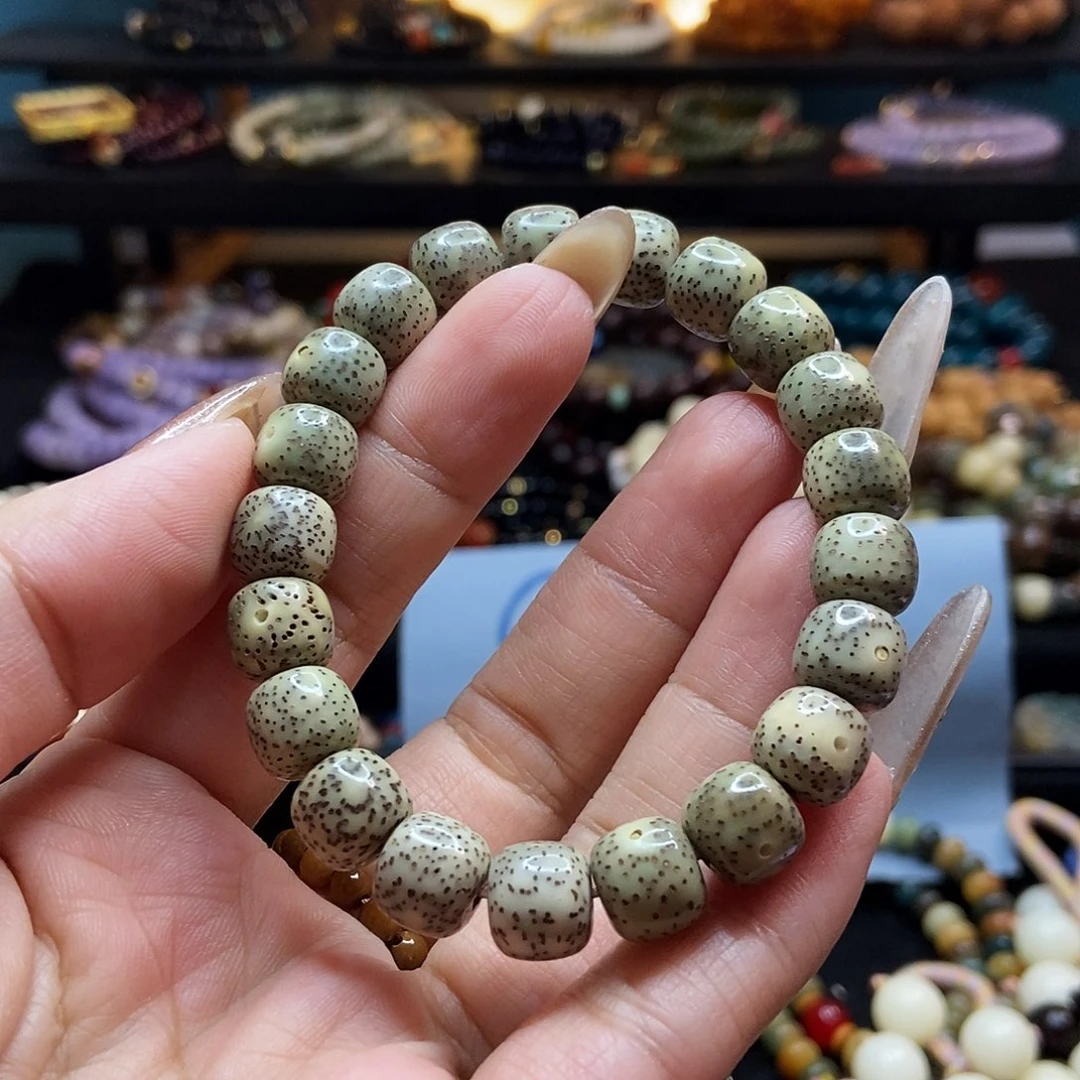 A***霞佛心果吊坠菩提果