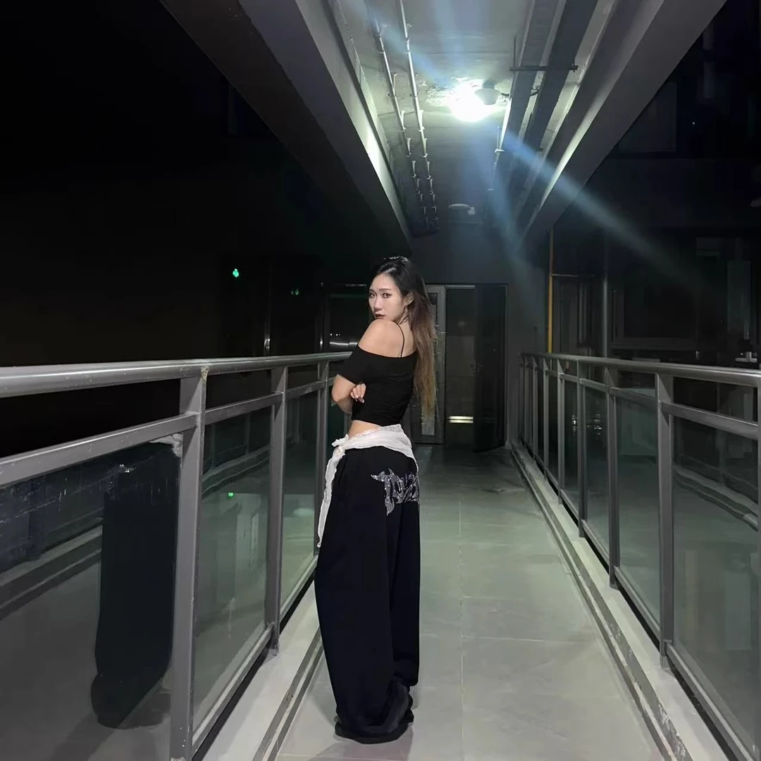 美式街舞爵士烫钻印花卫裤女新款休闲宽松直筒嘻哈hiphop运动裤女