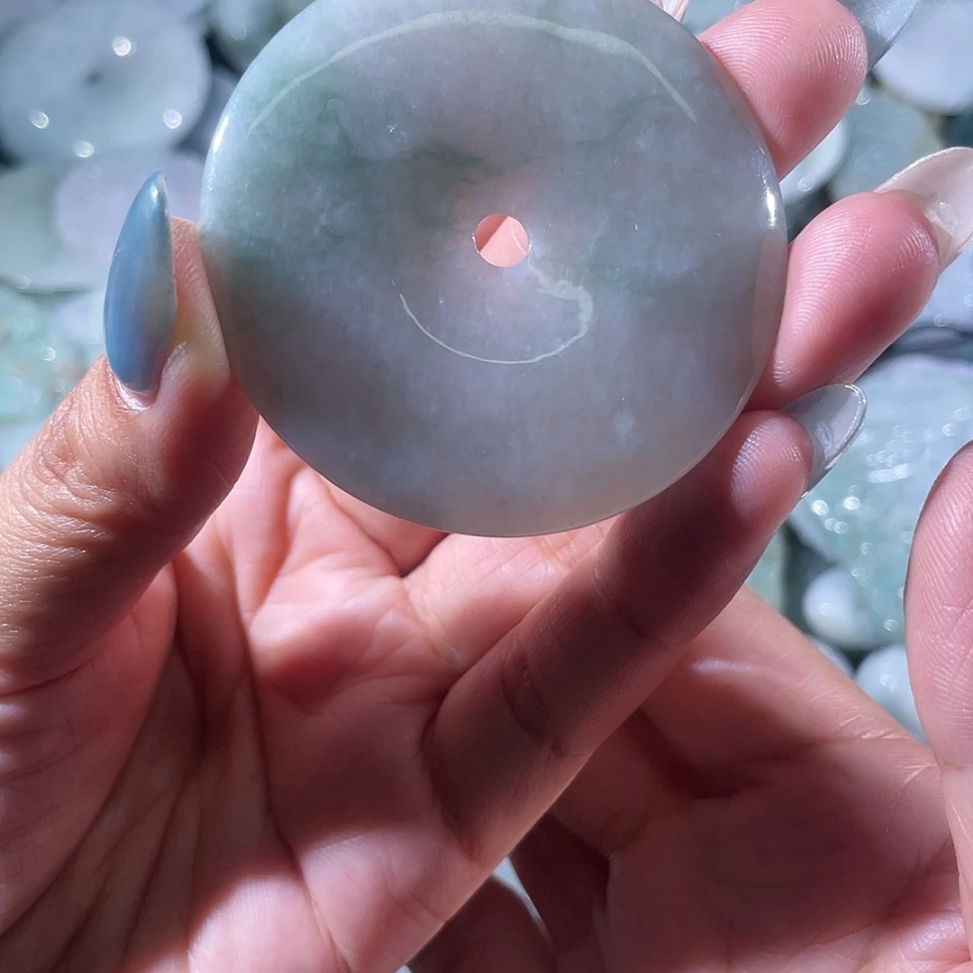 翡翠未镶嵌颈饰平安扣