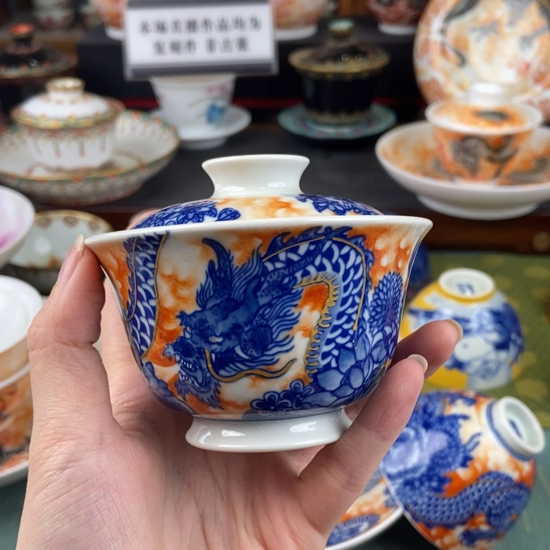 陶瓷的设计师是一个