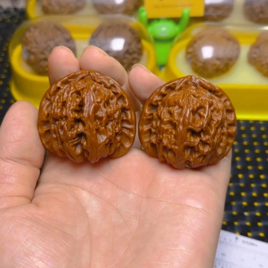 文玩核桃吊坠白狮子41