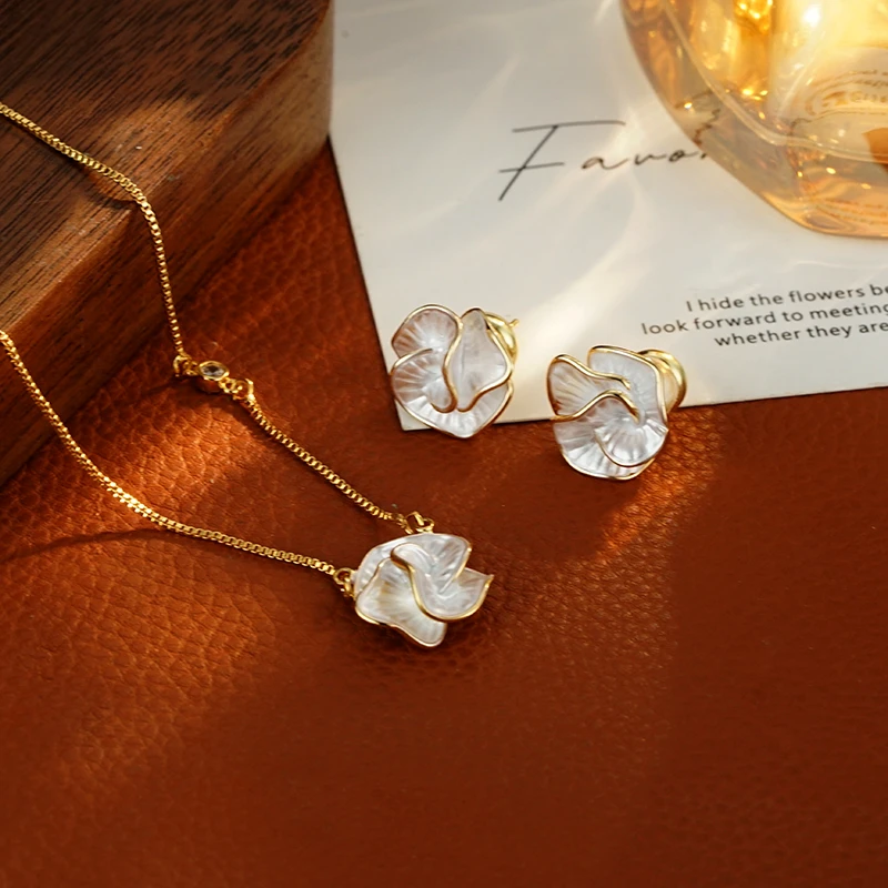 铜合金珐琅耳饰 5540 刘亦菲同款无蕊之花小众精致通勤百搭耳钉