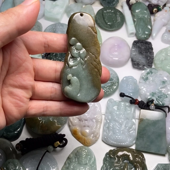 小***瑞翡翠未镶嵌颈饰悟道