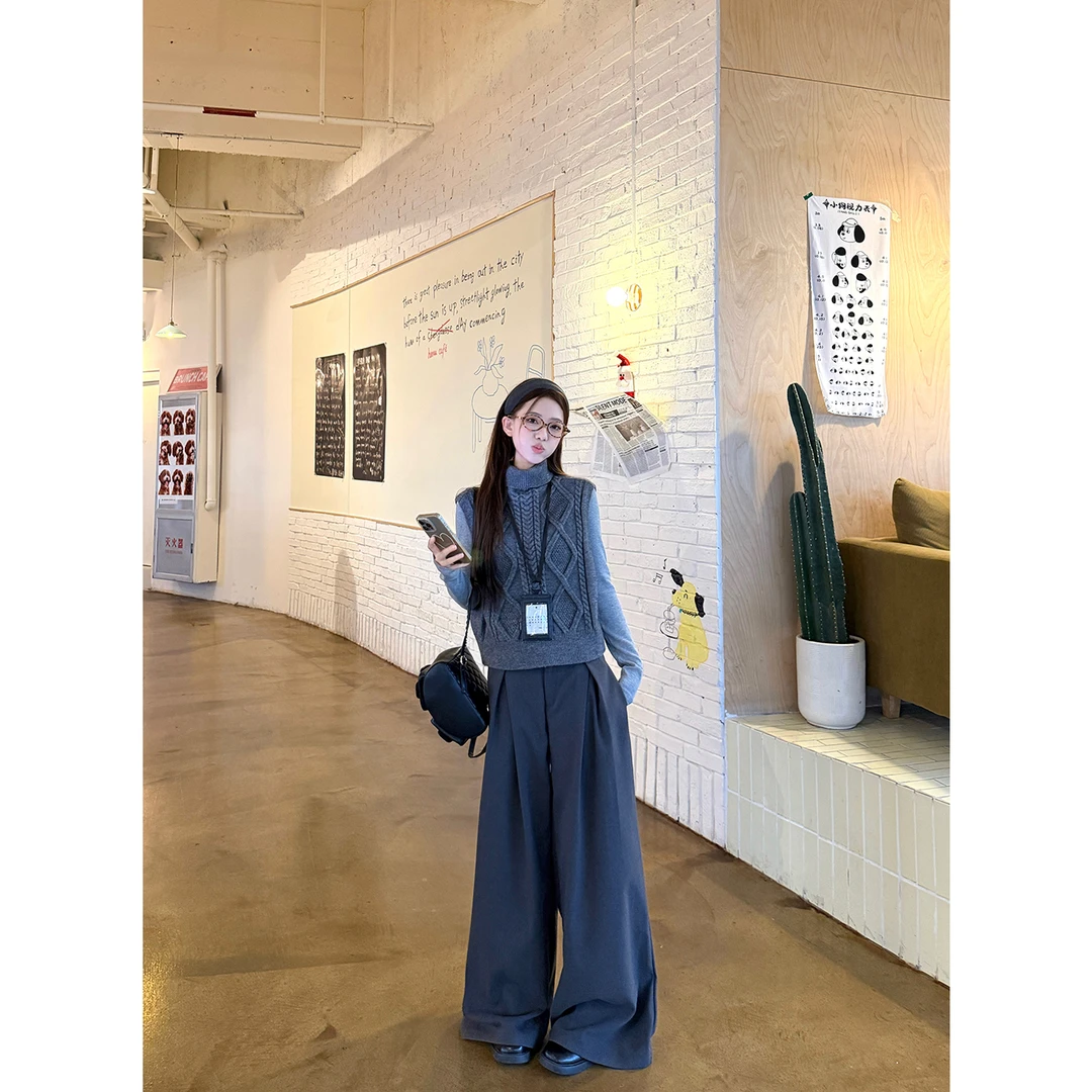 复古高级感套装女秋冬2025新款针织马甲西装阔腿裤打底衫三件套潮