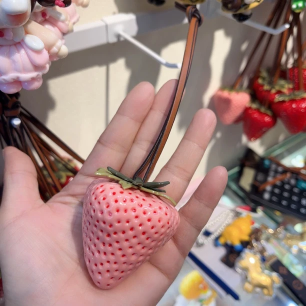 M122粉色大草莓挂件
