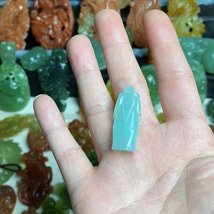 未镶嵌蛇纹石玉颈饰