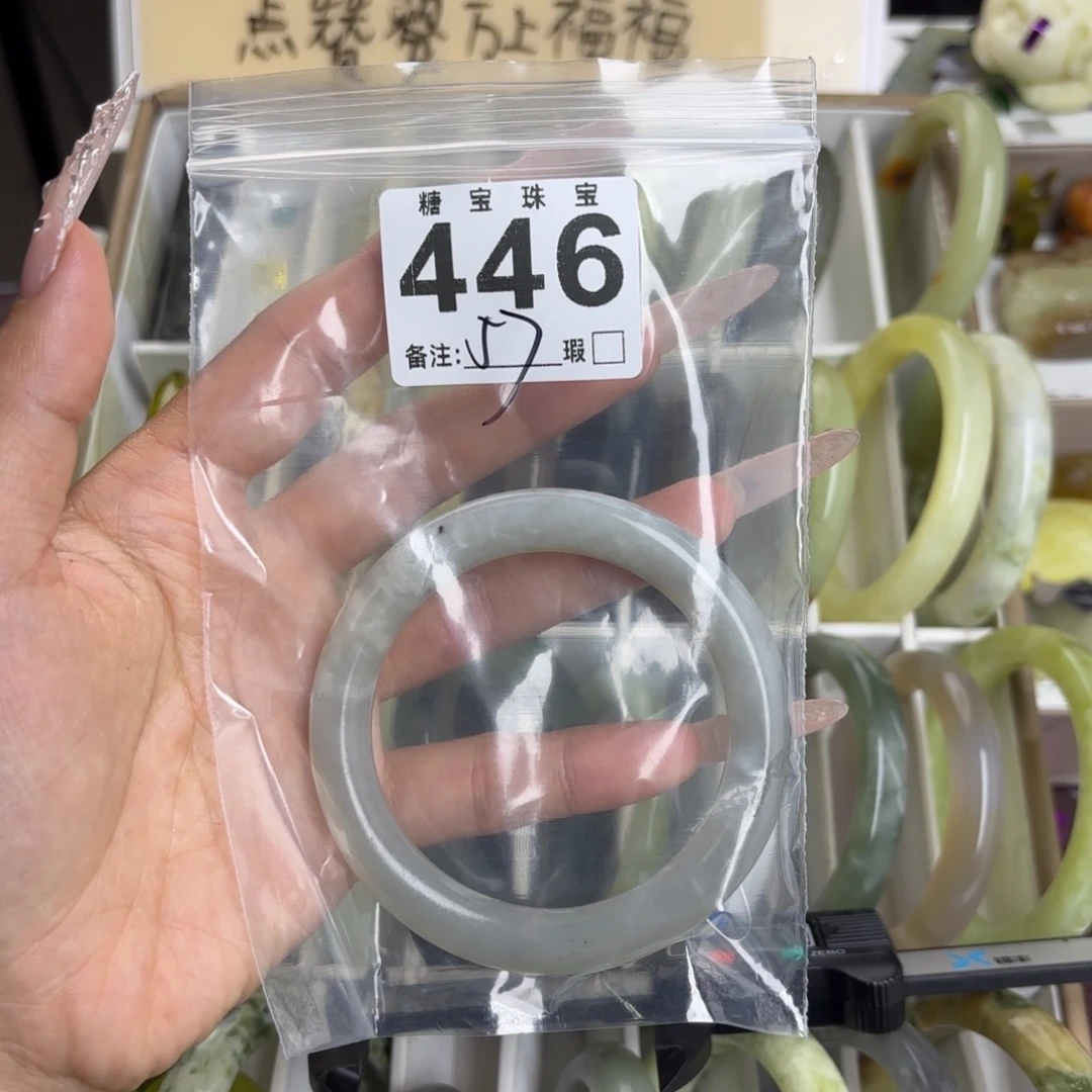 未镶嵌蛇纹石玉手镯?