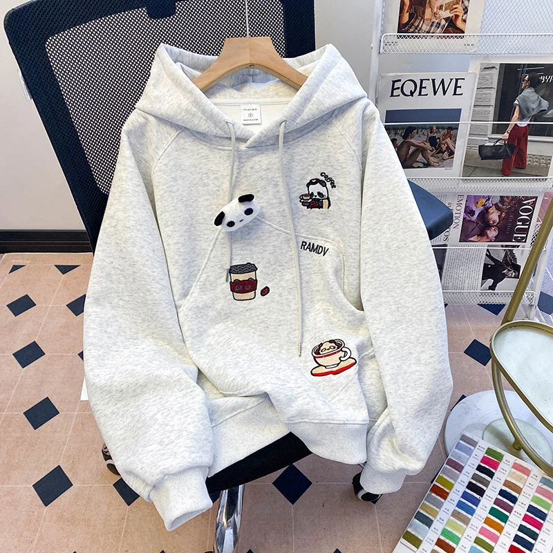 可爱公仔小熊刺绣连帽卫衣女秋冬加绒加厚设计感别致口袋长袖上衣