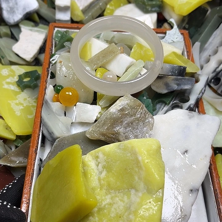 和田玉9K金镶嵌珠宝奇石兰*