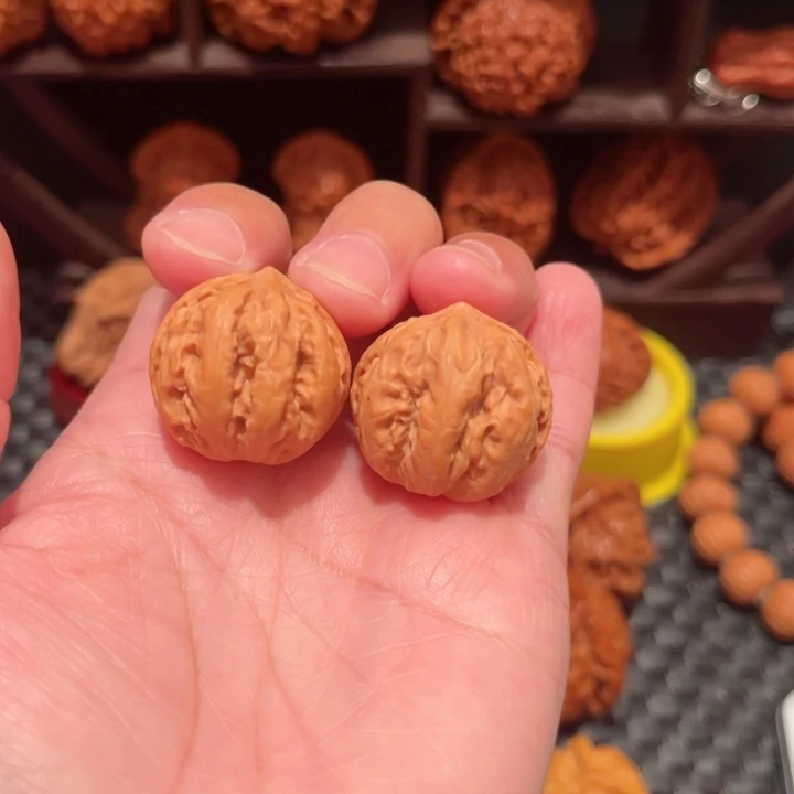 文玩核桃把件粗筋霸王龙手捻27