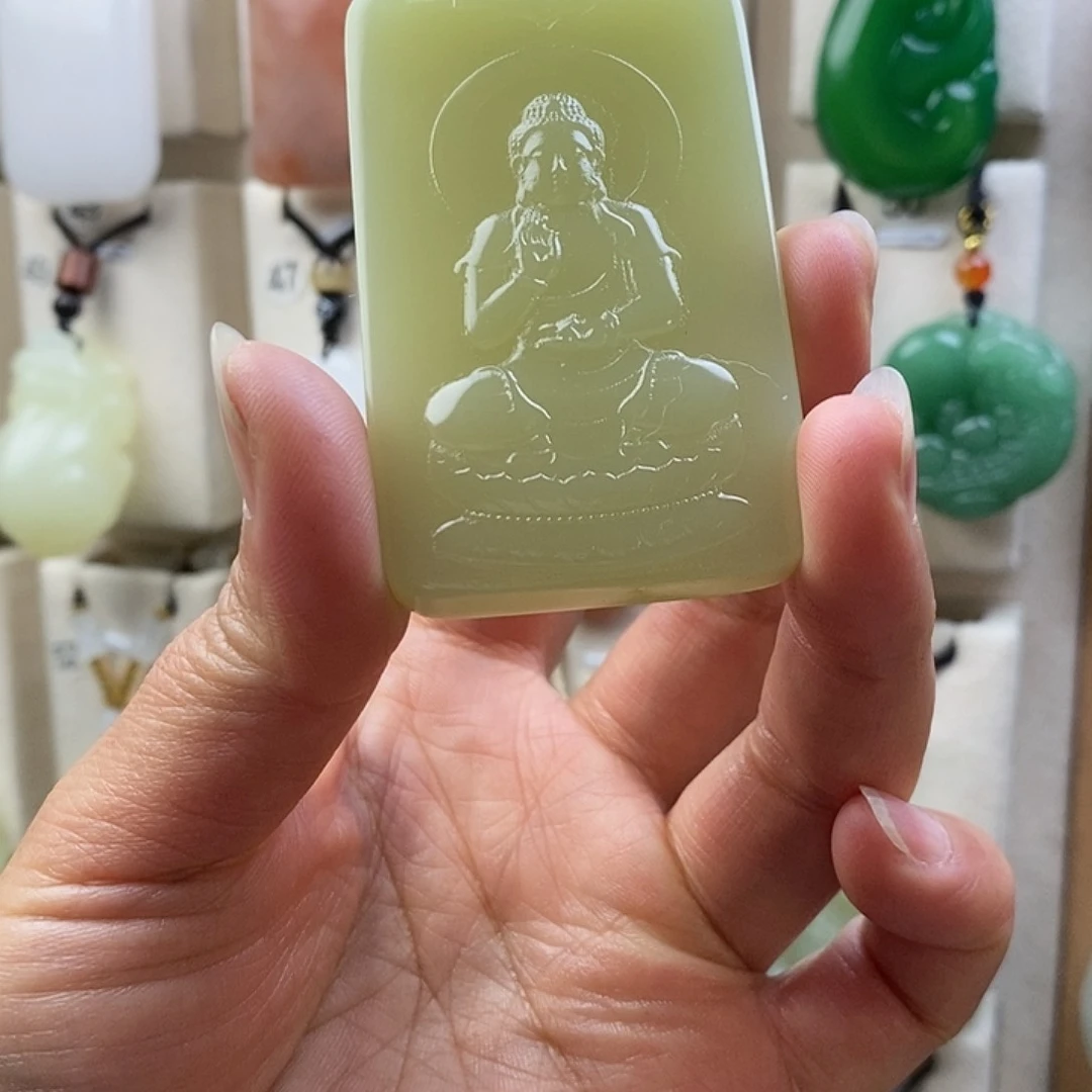 颈饰未镶嵌石英质玉