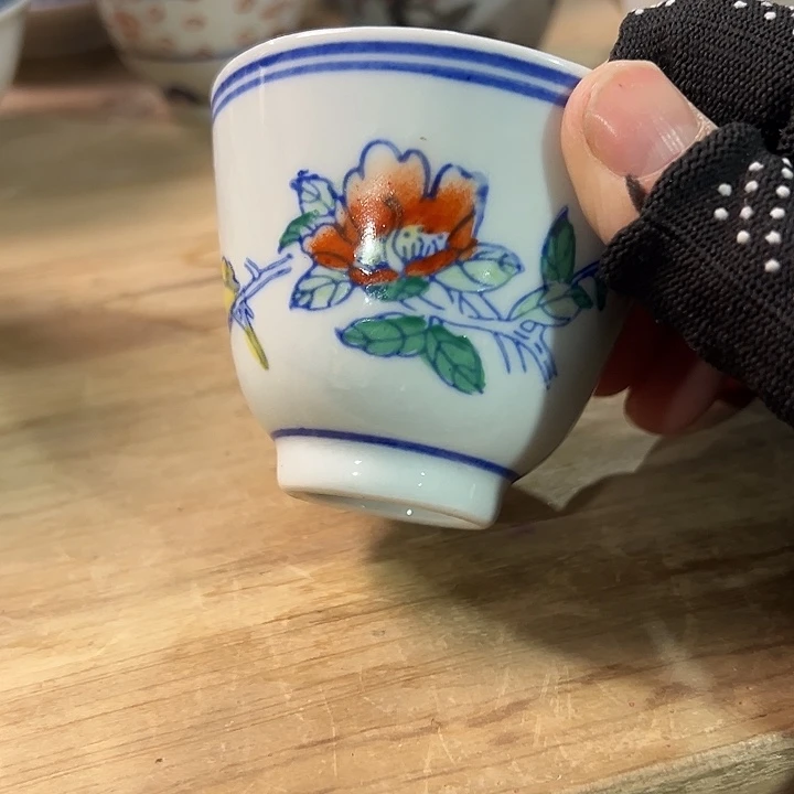 景德镇陶瓷研究所研究人员研究