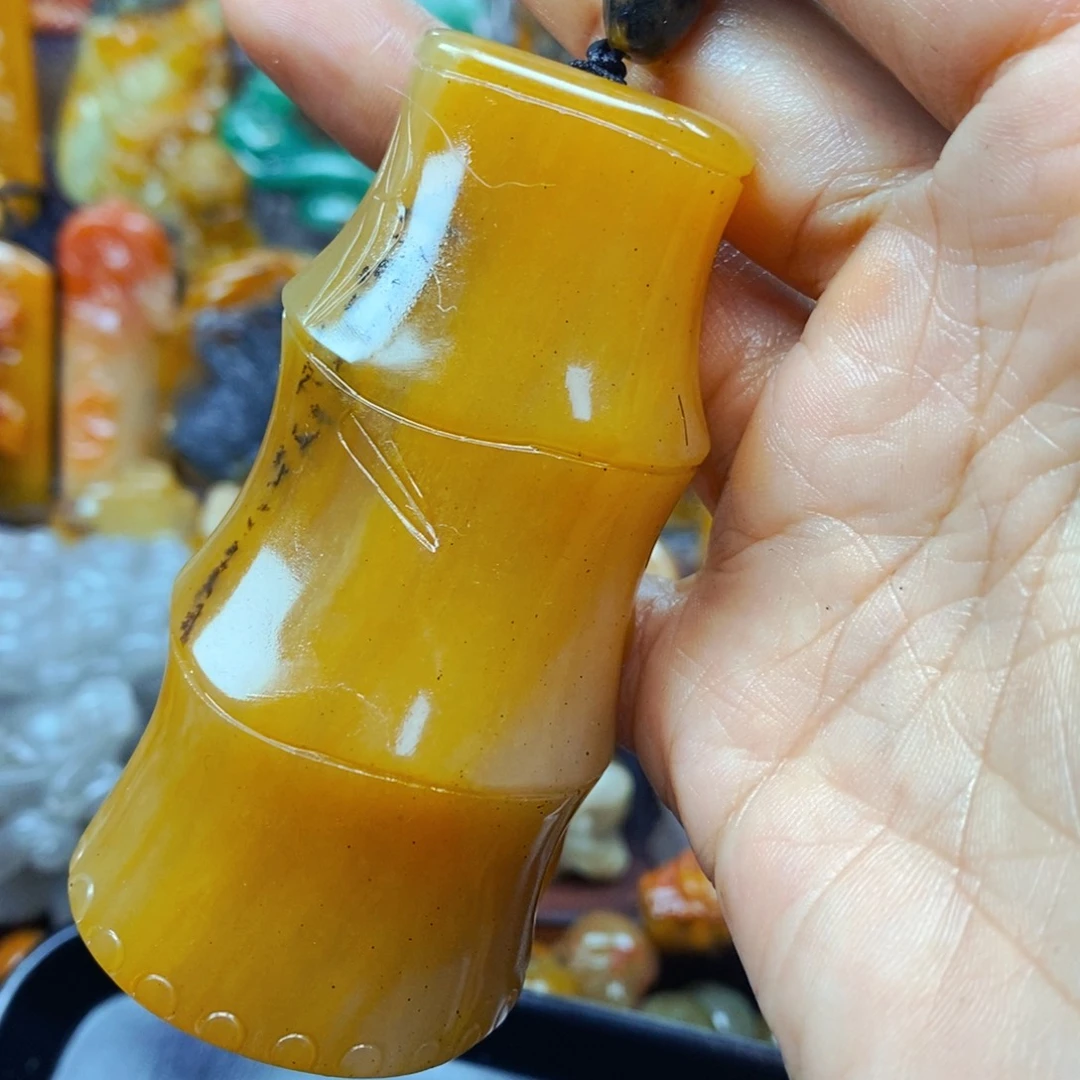 未镶嵌石英质玉（黄龙玉）颈饰