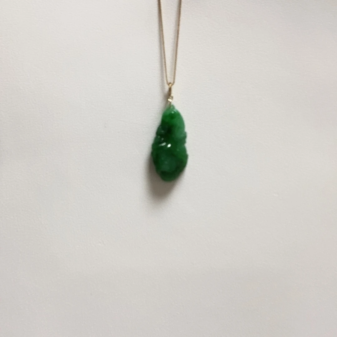 翡翠18K金镶嵌颈饰简单