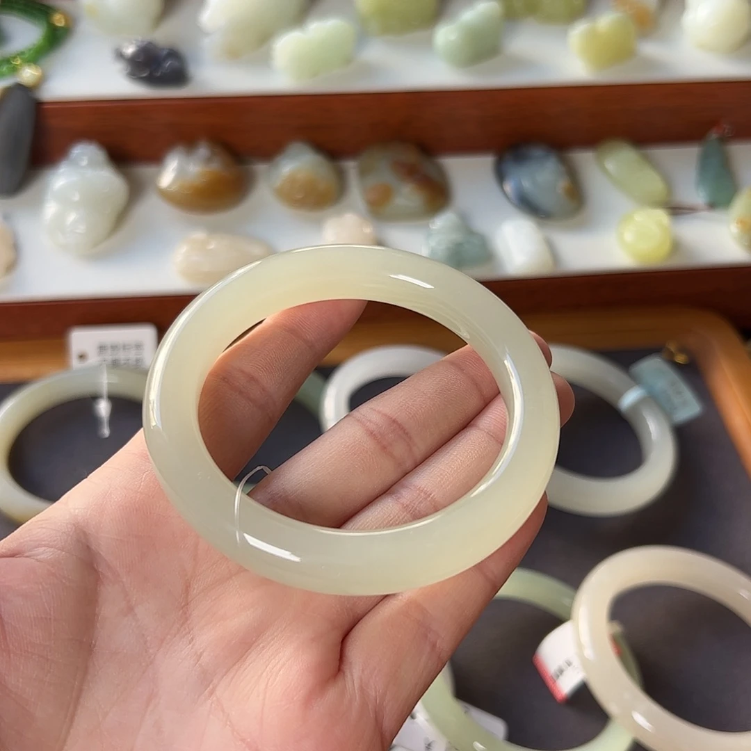 和田玉未镶嵌手镯