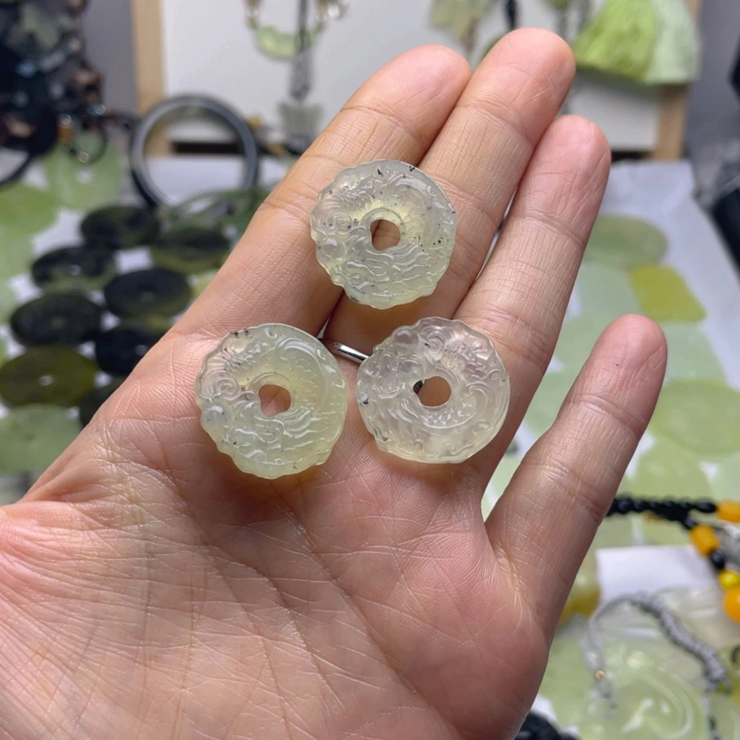 蛇纹石玉未镶嵌颈饰多样性发一件