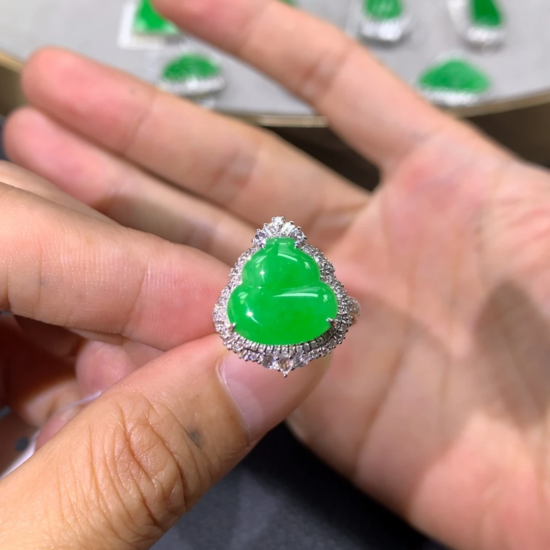 翡翠戒指18K金镶嵌翡翠